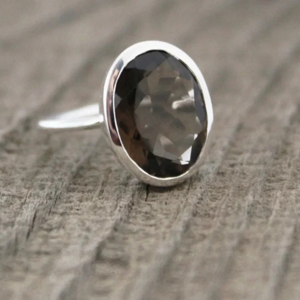 Elegant Silver and Smoky Quartz Ring - Picture 2 of 5